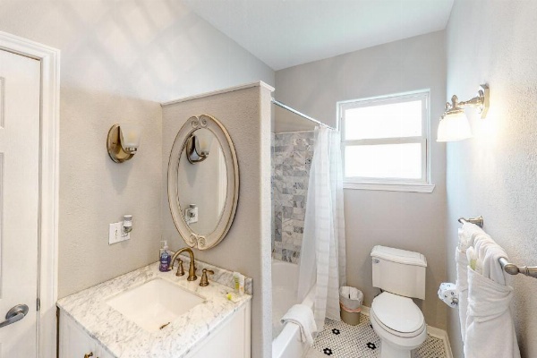 Craftsman on Seawall image 10