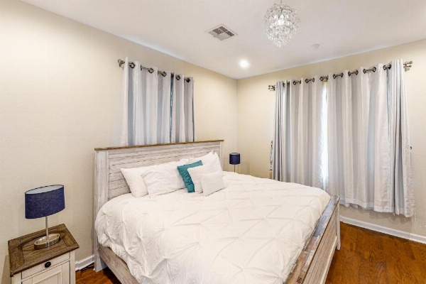 Craftsman on Seawall image 11