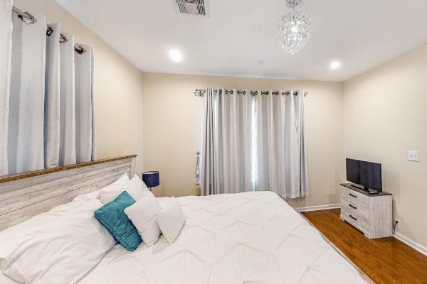 Craftsman on Seawall image 6